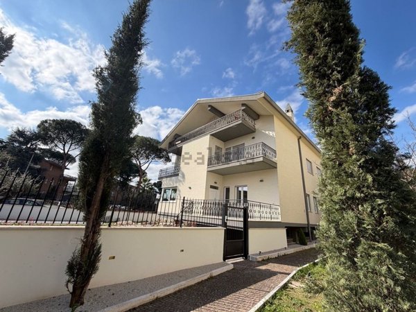 appartamento in vendita a Roma in zona Torre Gaia
