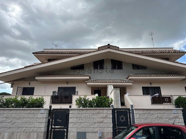 casa indipendente in vendita a Roma in zona Casalotti