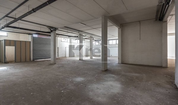 locale di sgombero in vendita a Roma in zona Torre Angela