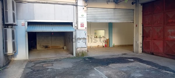 locale di sgombero in vendita a Roma in zona Torre Angela
