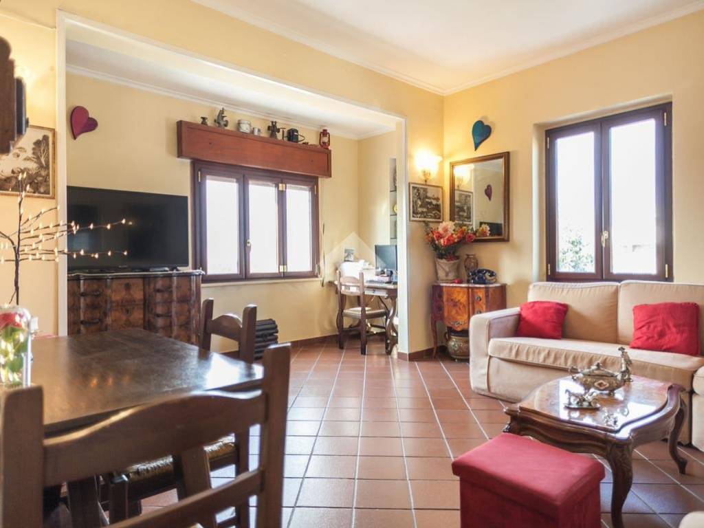 appartamento in vendita a Roma in zona Acilia