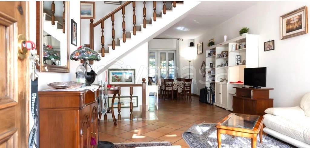 casa indipendente in vendita a Roma in zona Casal Palocco