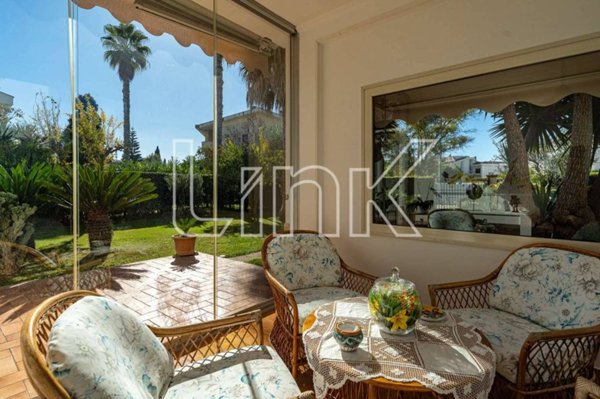 casa indipendente in vendita a Roma in zona Infernetto