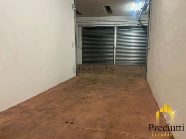 locale di sgombero in vendita a Roma in zona Torre Spaccata