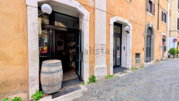 locale commerciale in vendita a Roma in zona Trastevere