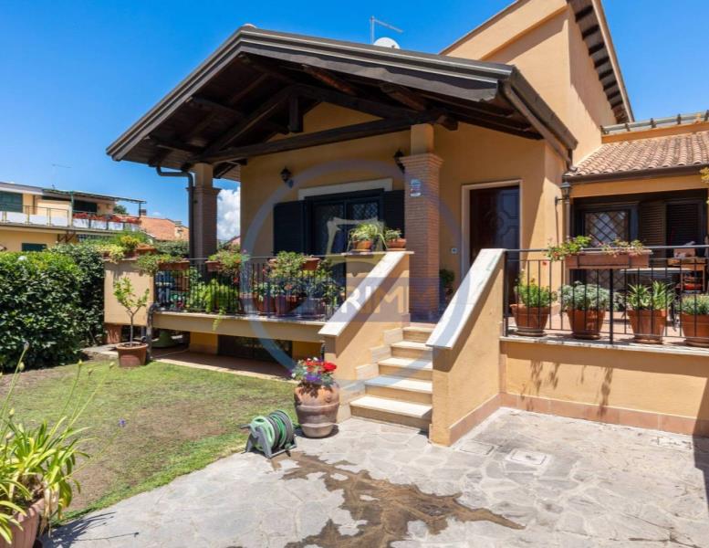 casa indipendente in vendita a Roma in zona Infernetto