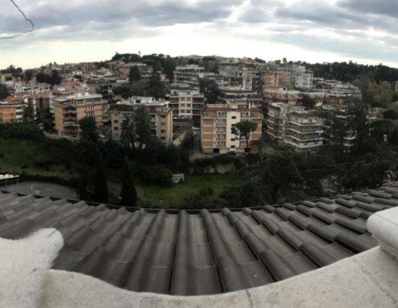 appartamento in vendita a Roma in zona Tomba di Nerone