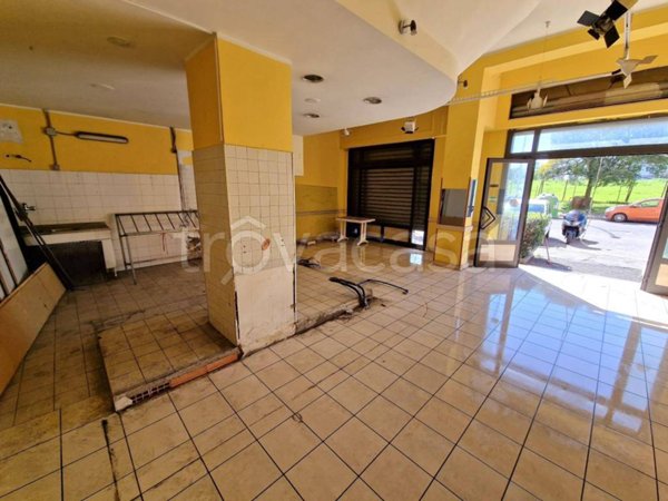 negozio in vendita a Roma in zona Alessandrino