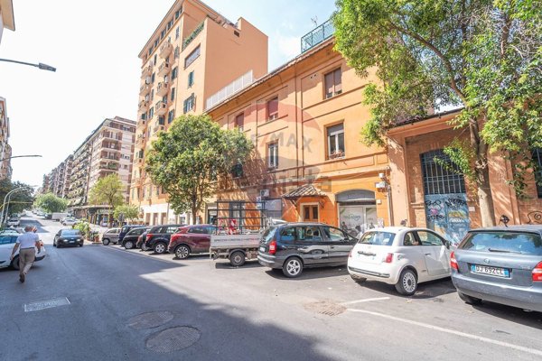 casa indipendente in vendita a Roma in zona Tuscolano