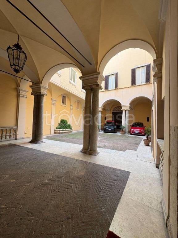 appartamento in vendita a Roma in zona Parione/Sant'Eustachio