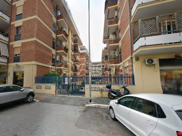 locale di sgombero in vendita a Roma in zona Ostia