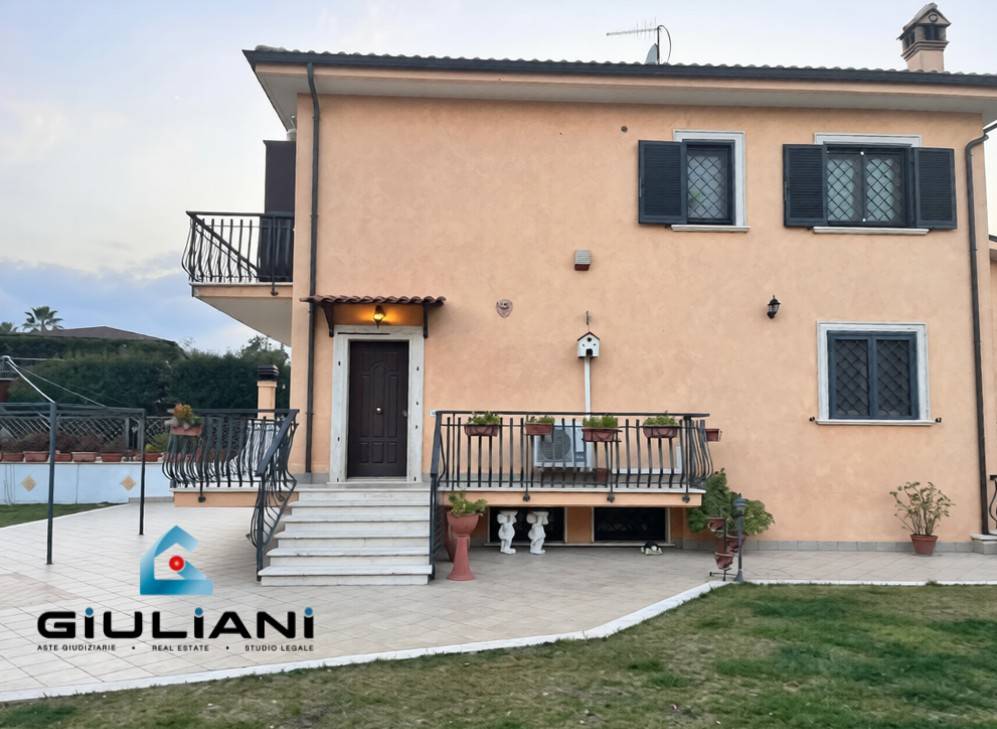 appartamento in vendita a Roma in zona Finocchio