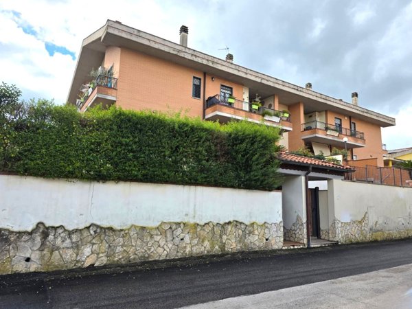 appartamento in vendita a Roma in zona Torrione Cerquetta