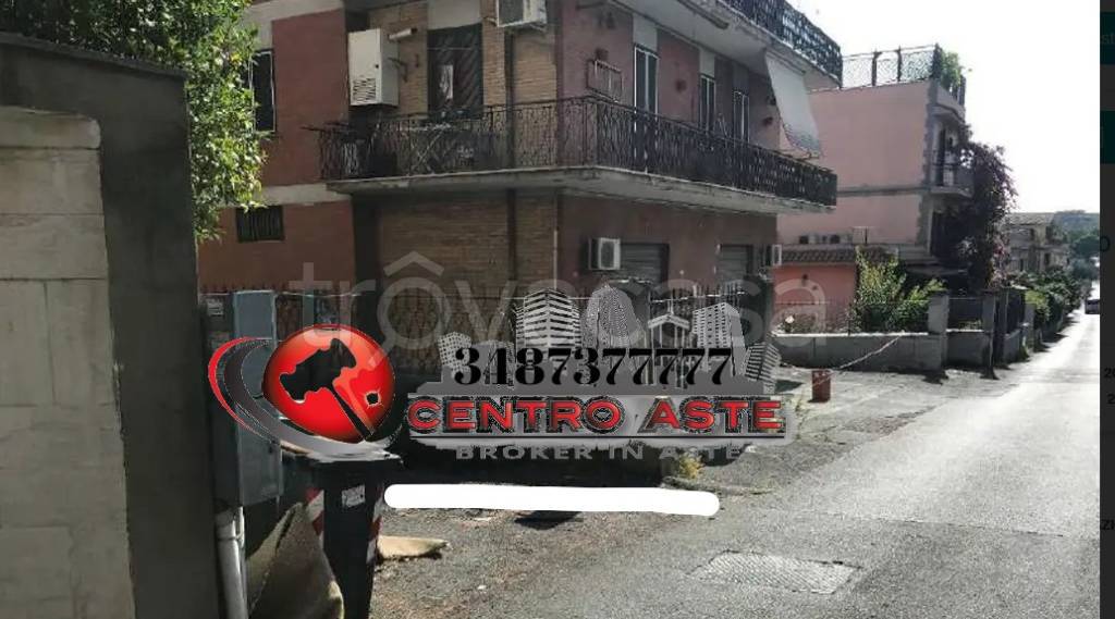 negozio in vendita a Roma in zona Torre Angela