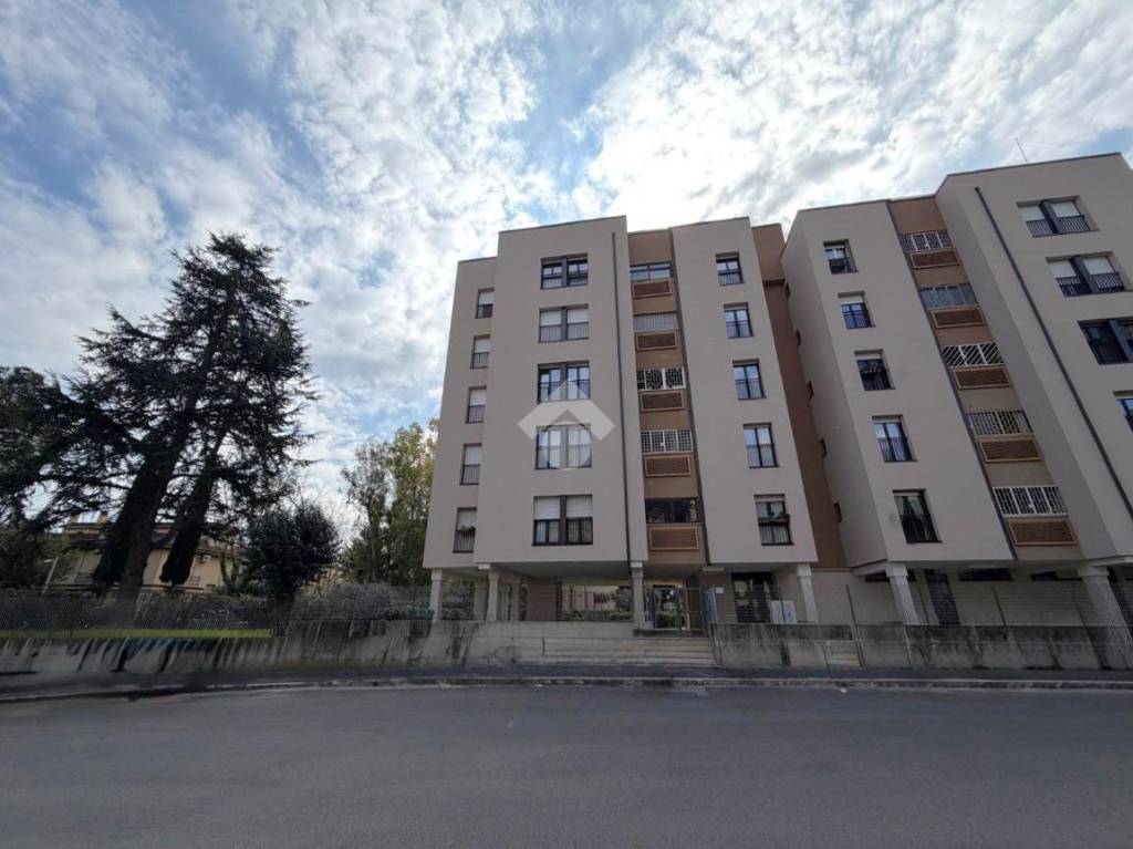 appartamento in vendita a Roma in zona Tor de' Cenci