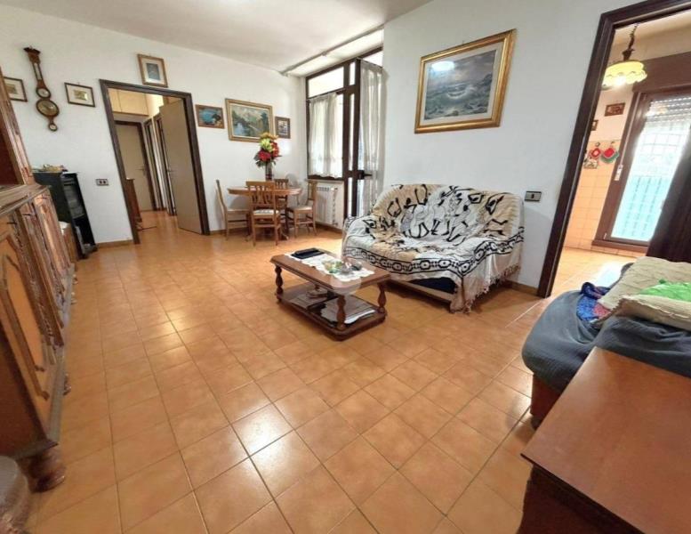 appartamento in vendita a Roma in zona Tor de' Cenci