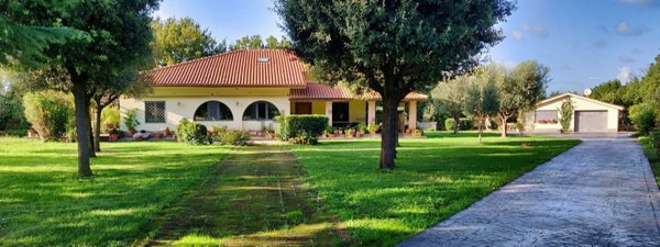 casa indipendente in vendita a Roma in zona Castel di Guido