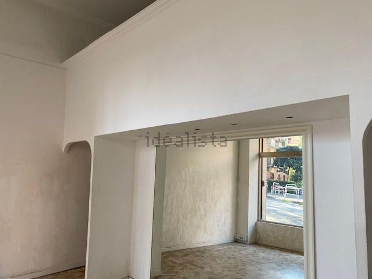 negozio in vendita a Roma in zona Ardeatino