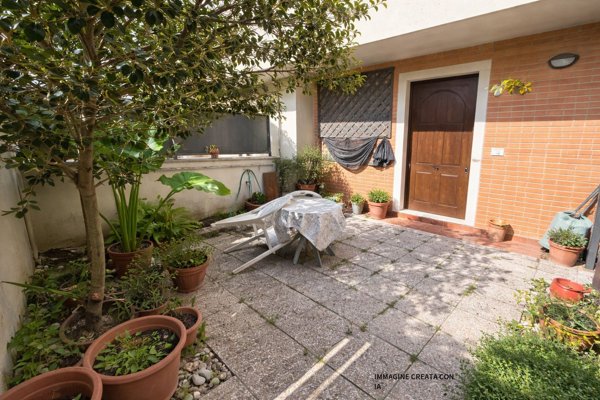 casa indipendente in vendita a Roma in zona Ostia Antica