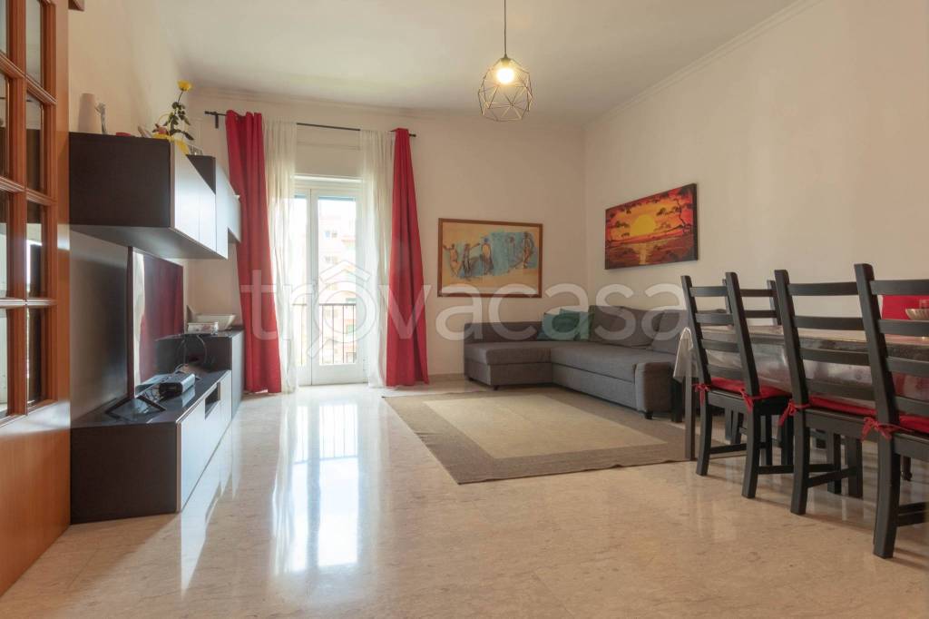 appartamento in vendita a Roma in zona Torre Spaccata