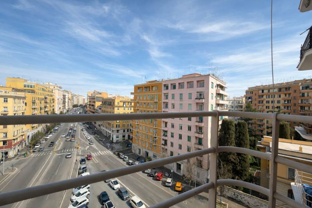 appartamento in vendita a Roma in zona Appio Latino