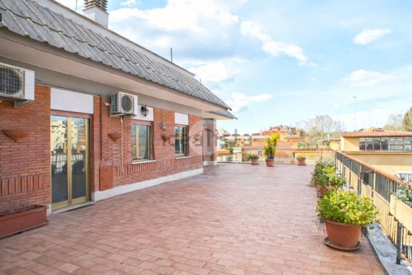 appartamento in vendita a Roma in zona Gianicolense