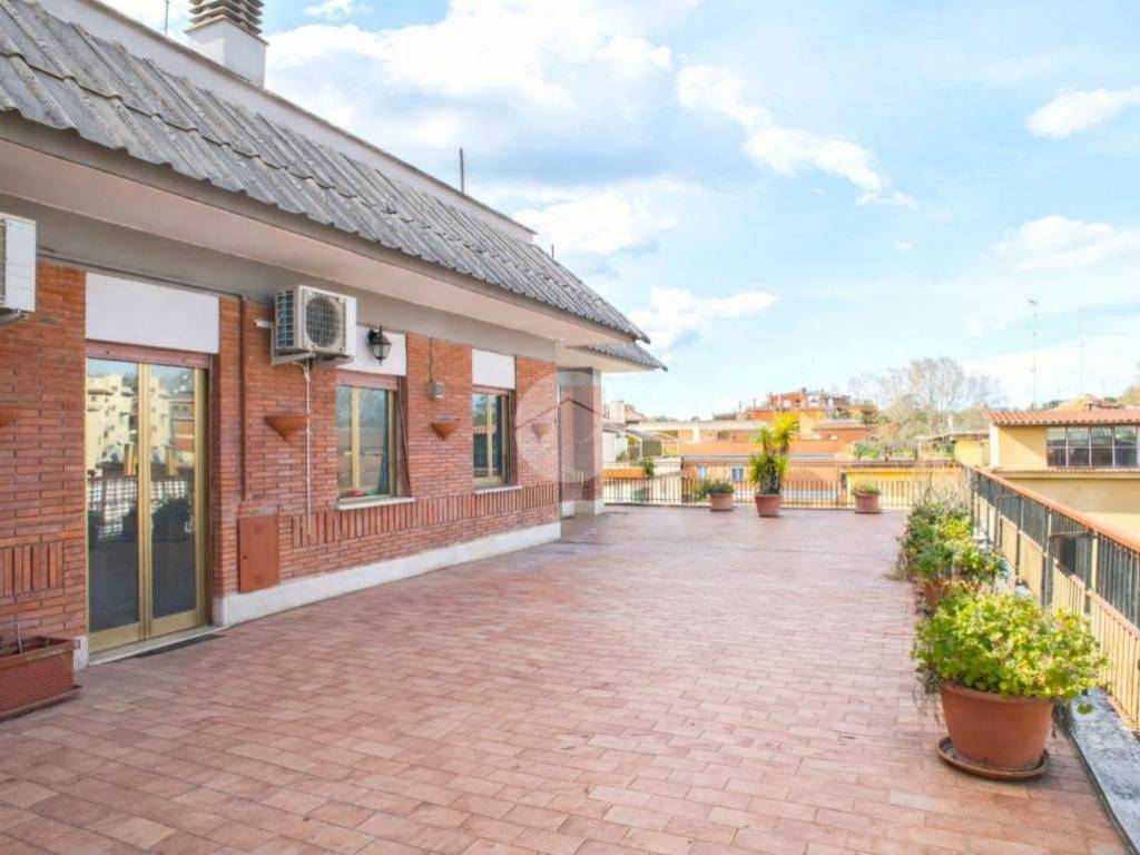 appartamento in vendita a Roma in zona Gianicolense
