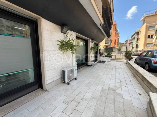 negozio in vendita a Roma in zona Gianicolense