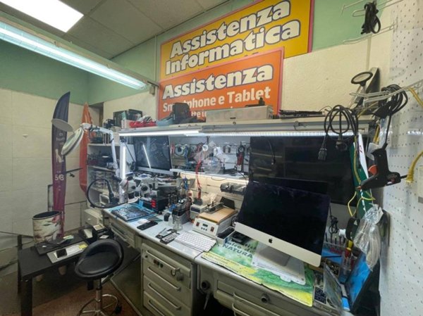 negozio in vendita a Roma in zona Axa