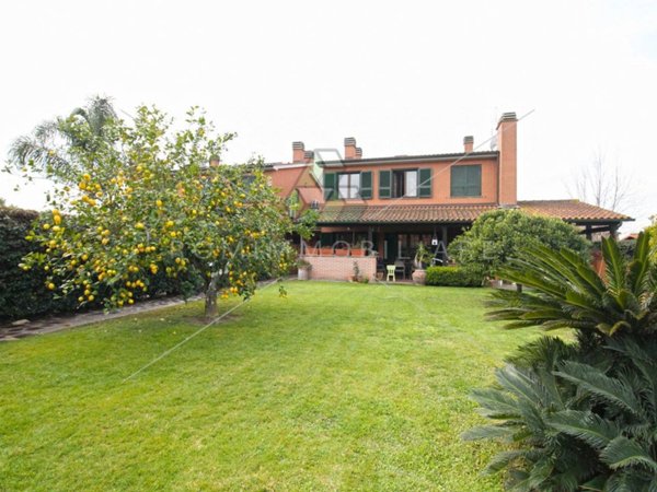 casa indipendente in vendita a Roma in zona Infernetto