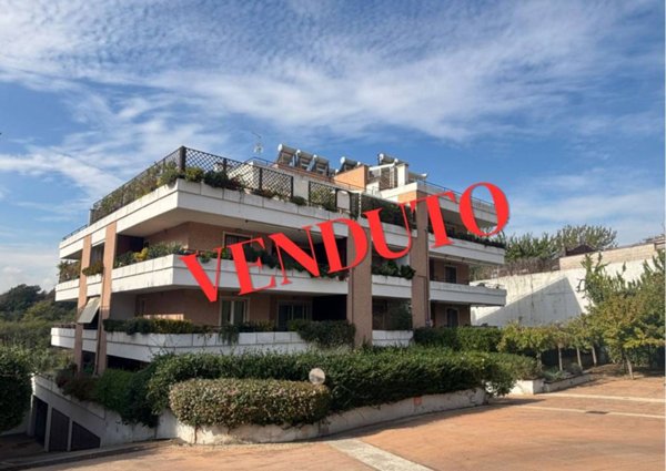 appartamento in vendita a Roma in zona Valle Muricana
