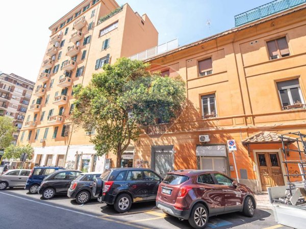 negozio in vendita a Roma in zona Tuscolano