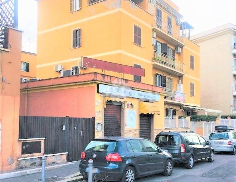 locale commerciale in vendita a Roma in zona Prenestino-Centocelle