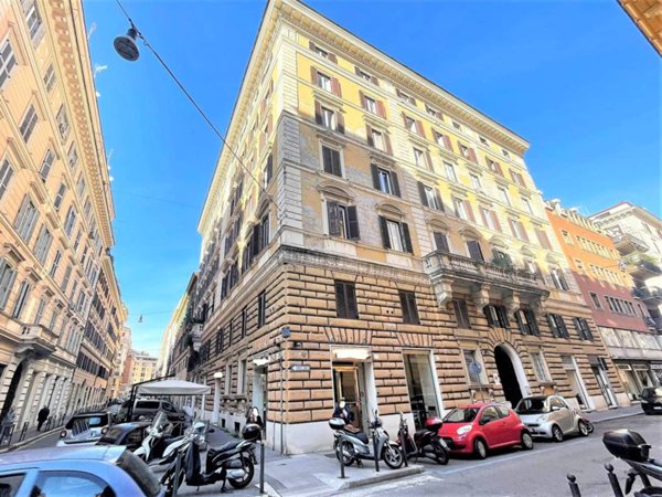 locale commerciale in vendita a Roma in zona Rione Prati