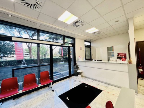 negozio in vendita a Roma in zona Ardeatino