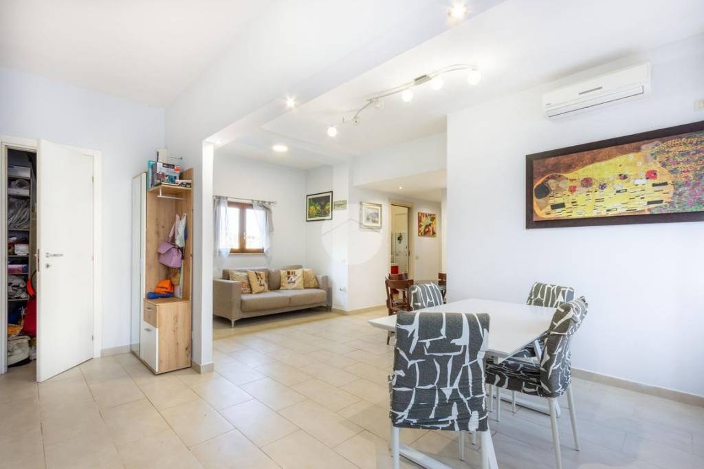 appartamento in vendita a Roma in zona Ostiense