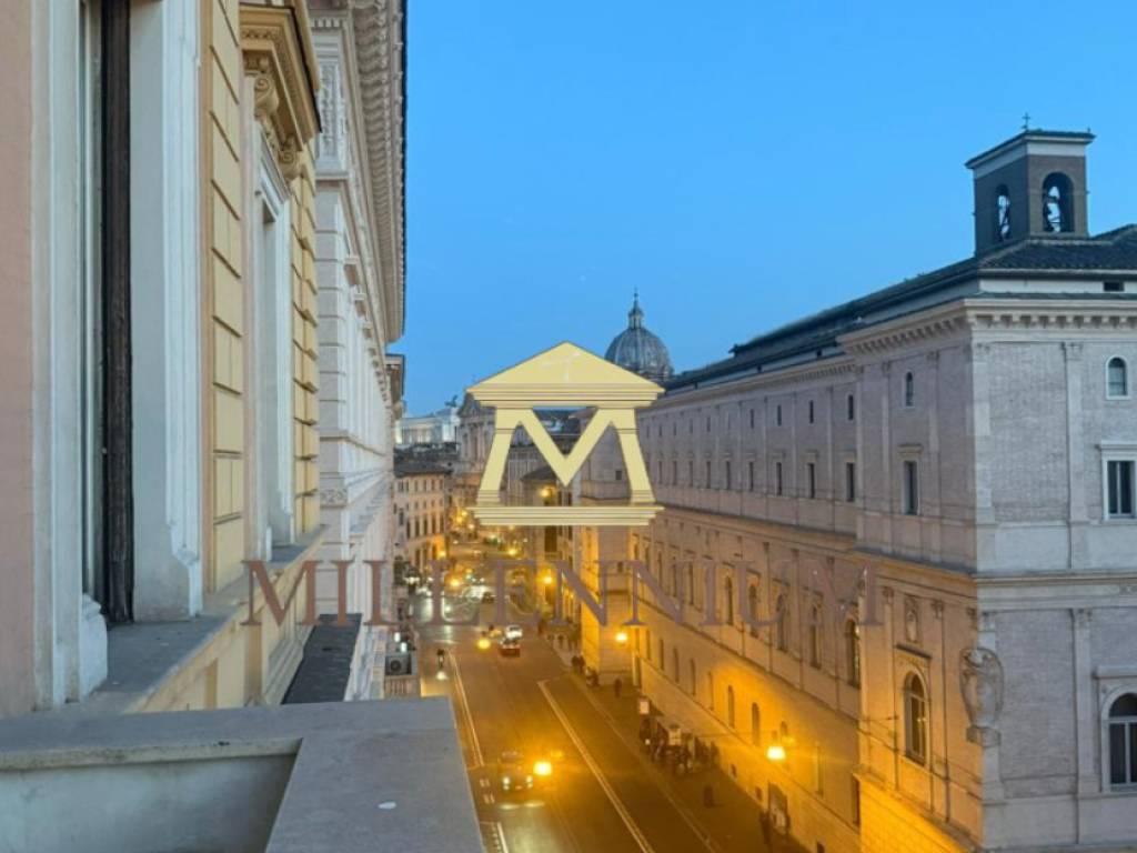 appartamento in vendita a Roma in zona Parione/Sant'Eustachio