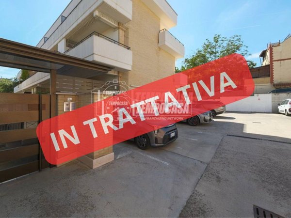 appartamento in vendita a Roma in zona Tomba di Nerone