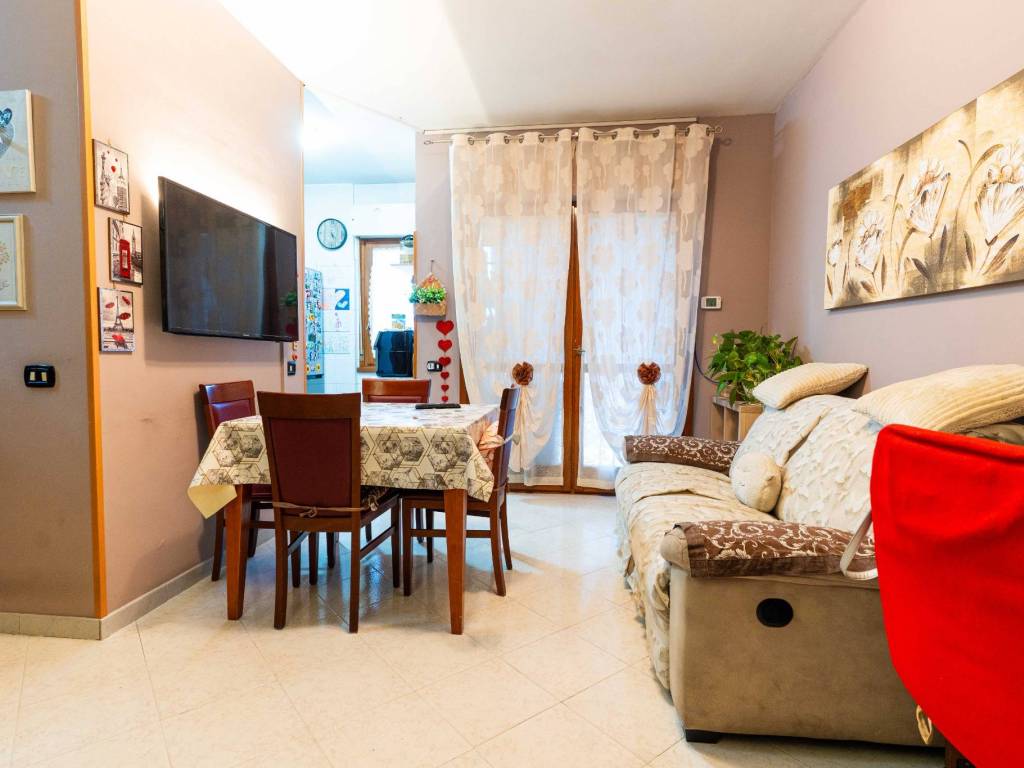 appartamento in vendita a Roma in zona Torre Maura