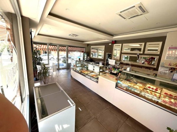 negozio in vendita a Roma in zona Dragona/Bagnoletto