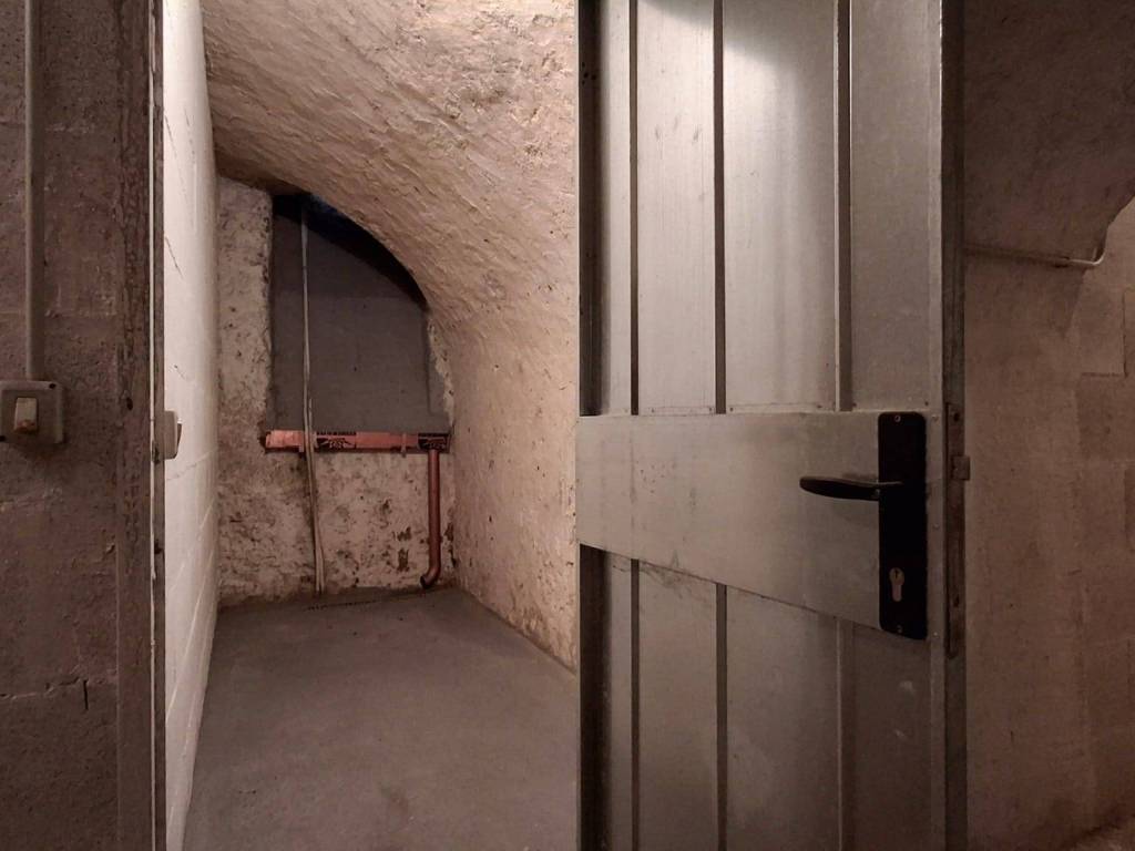 locale commerciale in vendita a Roma in zona Trastevere