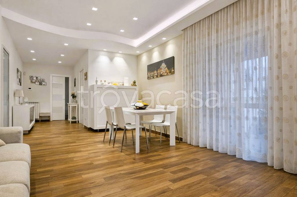 appartamento in vendita a Roma in zona Ostia