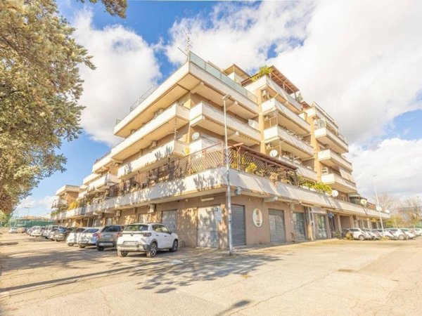 appartamento in vendita a Roma in zona Case Rosse