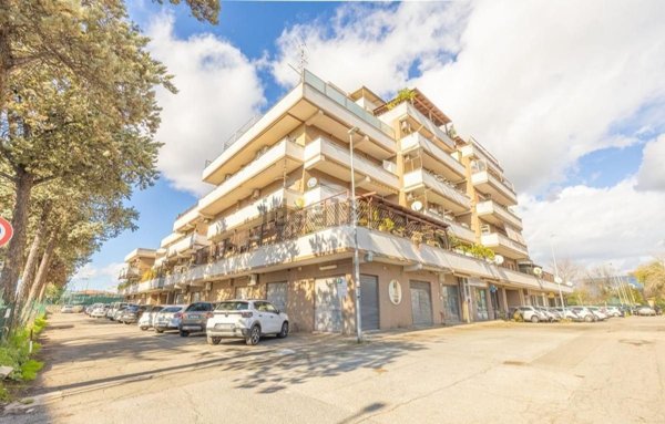 appartamento in vendita a Roma in zona Case Rosse