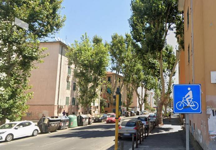 negozio in vendita a Roma in zona Tor Sapienza