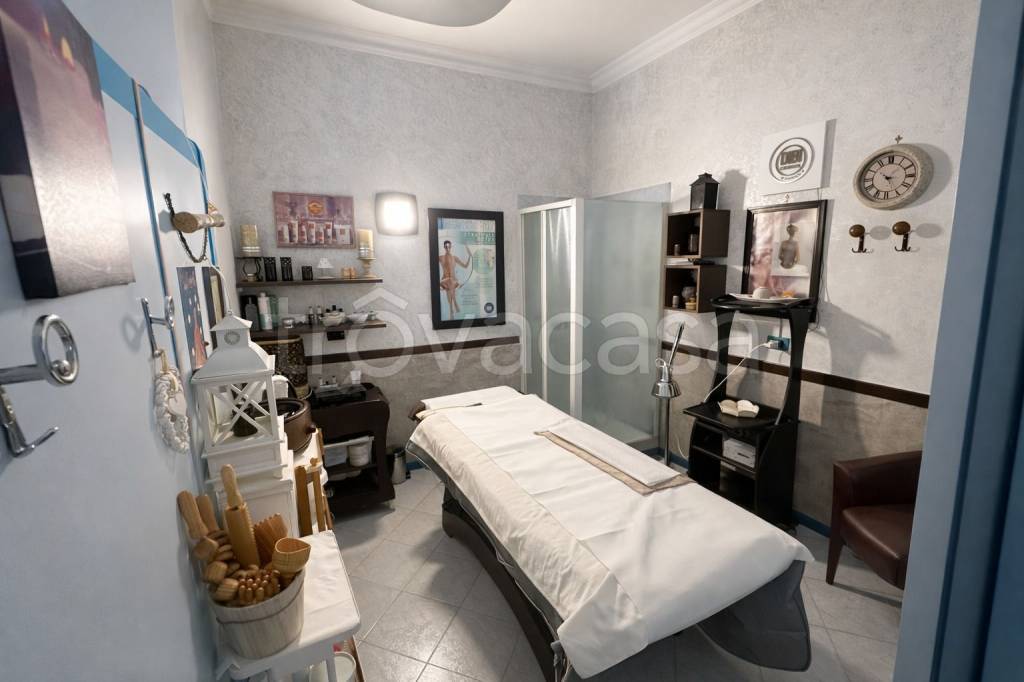 negozio in vendita a Roma in zona Ostia