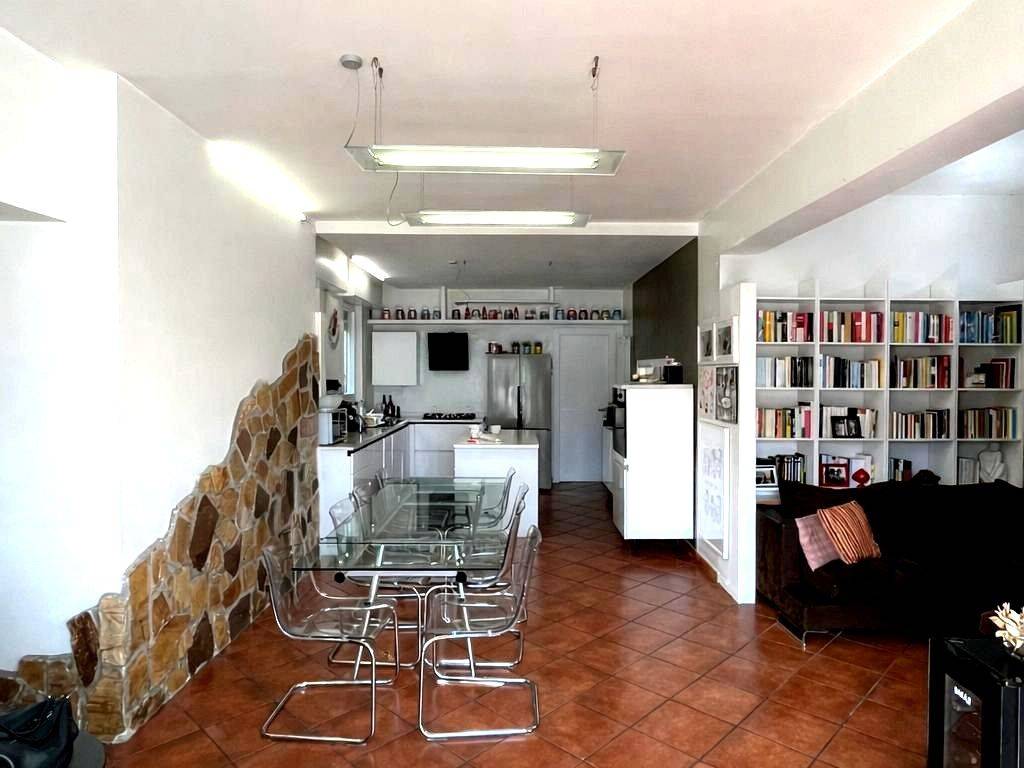 appartamento in vendita a Roma in zona Appio Claudio