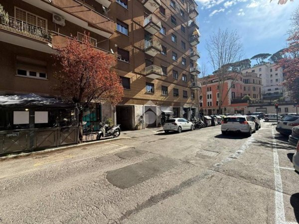 locale commerciale in vendita a Roma
