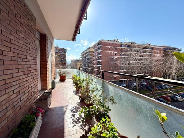 appartamento in vendita a Roma in zona Appio Claudio