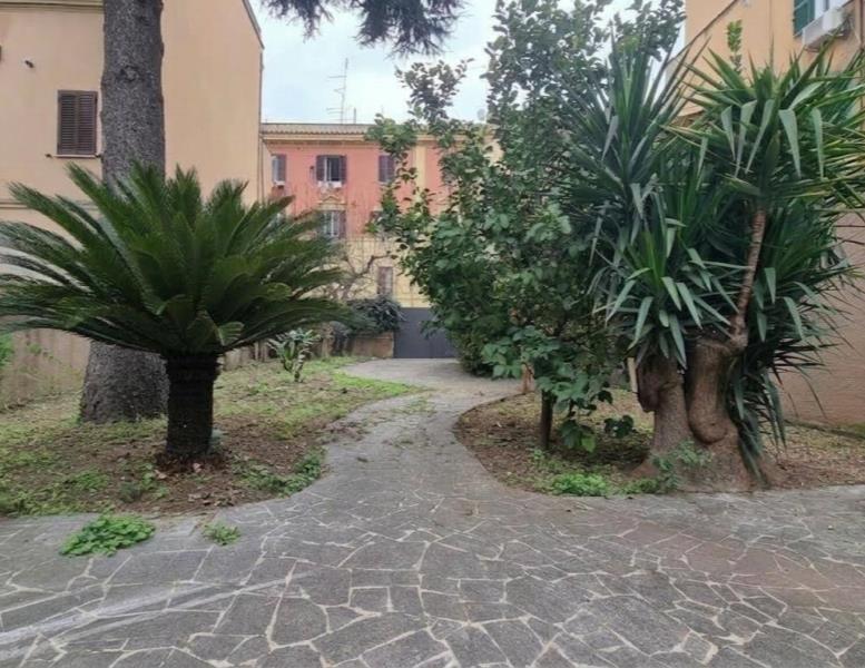 appartamento in vendita a Roma in zona Tuscolano